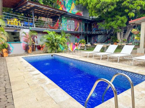Kolam renang di atau dekat dengan Casa Avelina Boutique Hostel