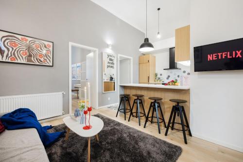 Walk to Opera House - 3BR Live in Budapest Designer Apt 1066 Budapest, 25 Dessewffy utca kép - 3
