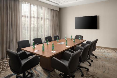 Zona business o sala conferenze di Residence Inn Portland Downtown/RiverPlace