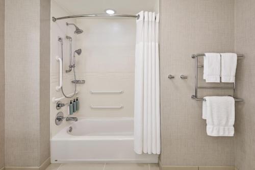 Ванная комната в Residence Inn by Marriott Nashville South East/Murfreesboro