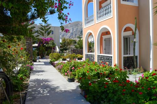 Sodas prie apgyvendinimo įstaigos Castro Hotel