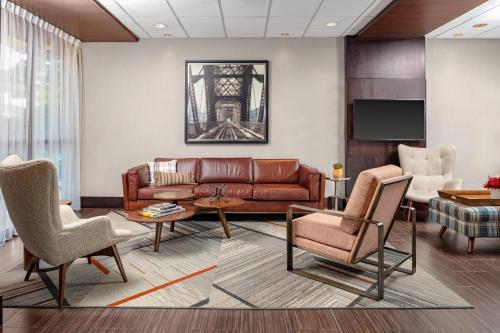 a living room with a couch and a tv at Four Points by Sheraton Memphis East in Memphis