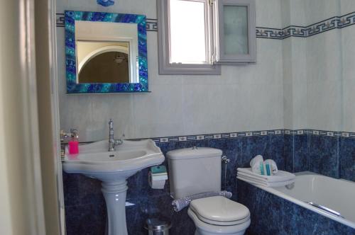 Vannituba majutusasutuses Castro Hotel