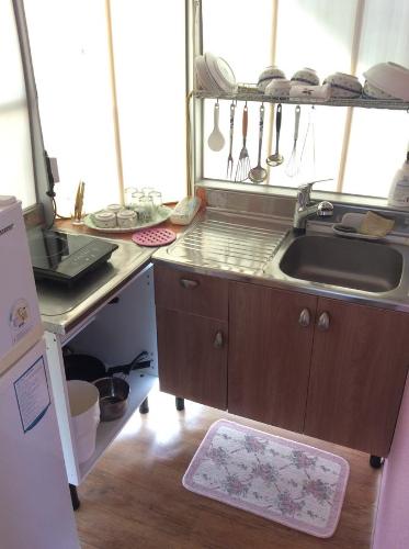 Dapur atau dapur kecil di Shinyang Beach Pension