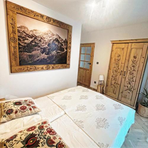 Postel nebo postele na pokoji v ubytování NOWE APARTAMENTY GÓRALSKIE BIAŁKA - Sauny, Bania - w cenie