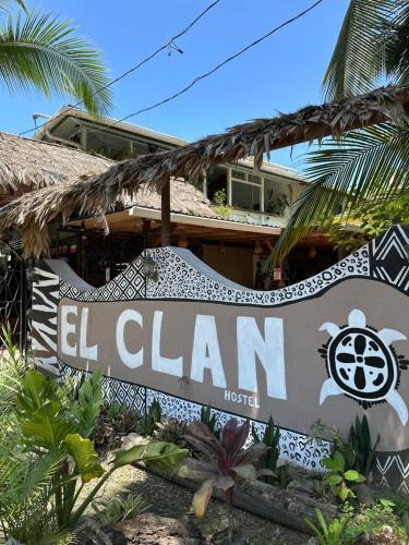 Certifikát, hodnocení, plakát nebo jiný dokument vystavený v ubytování El Clan Hostel
