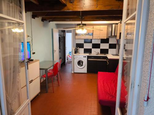 bel appartement dans résidence avec piscines