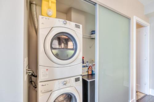 a laundry room with a washer and dryer at Rivetstays - The Atmos I in Toronto