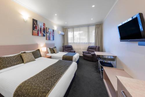 TV a/nebo společenská místnost v ubytování Adelaide Granada Motor Inn