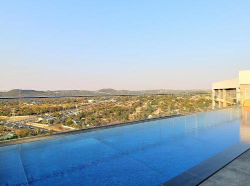 Kolam renang di atau dekat dengan 1403 Menlyn Maine Trilogy