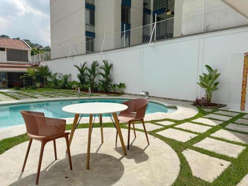 Kolam renang di atau dekat dengan Maca hotel cali