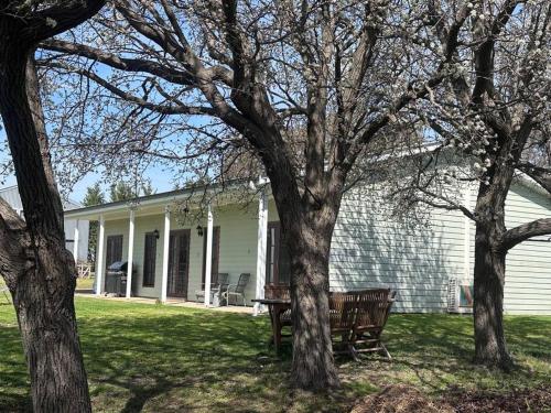 Κήπος έξω από το Red Hill Farmstay Bathurst 3BR Spacious inside and out!