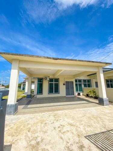 a small house with a large patio at Dramayu Homestay in Cukai