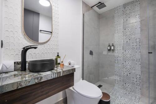 Koupelna v ubytování Private Sauna Jacuzzi Billiard Gym Luxury Retreat