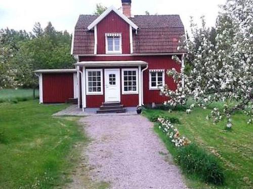 Un jardín fuera de Amazing Home In Kristdala With 2 Bedrooms And Sauna