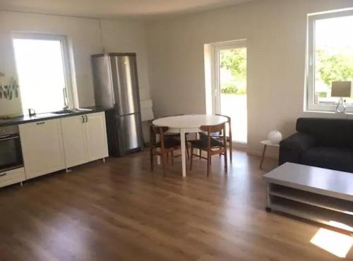 Dapur atau dapur kecil di Beautiful Home In Havdhem With 5 Bedrooms, Swimming Pool And Wifi