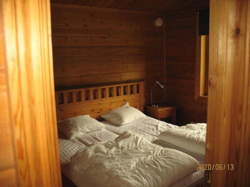 a bedroom with two beds in a log cabin at Awesome Home In Mellerud With 3 Bedrooms And Sauna in Mellerud