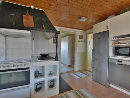 Dapur atau dapur kecil di Stunning Home In Hamburgsund With 3 Bedrooms And Wifi