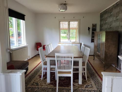 Beautiful Home In Hamneda With 4 Bedrooms And Wifiにあるシーティングエリア