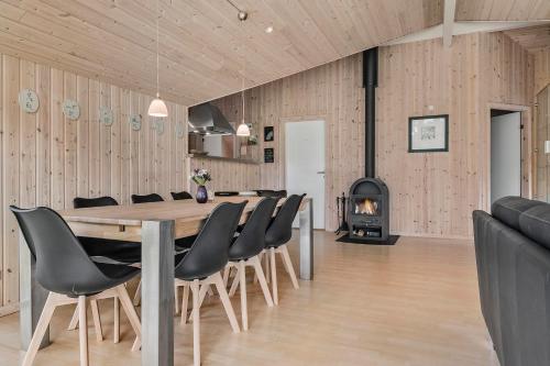 a dining room with a table and chairs and a fireplace at Awesome Home In Stege With 4 Bedrooms And Wifi in Stege