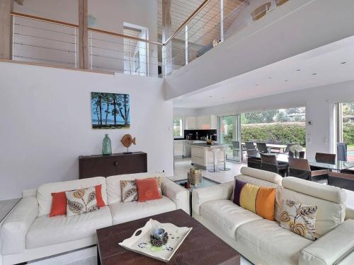 Photo de la galerie de l'établissement Villa de luxe avec piscine chauffée et salle de sport - FR-1-791-10, à Seignosse