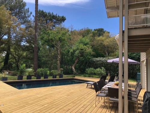 Photo de la galerie de l'établissement Villa de luxe avec piscine chauffée et salle de sport - FR-1-791-10, à Seignosse