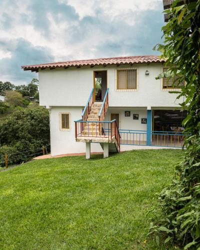 a house with a staircase in the yard at Finca Villa Sophia! in Quimbaya