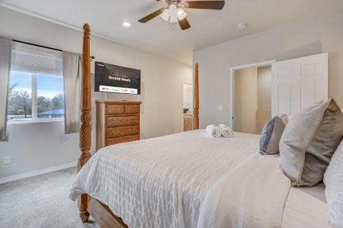 a bedroom with a bed and a ceiling fan at Orchid Oasis - 2 Kings Foosball BBQ Fire Pit in Colorado Springs
