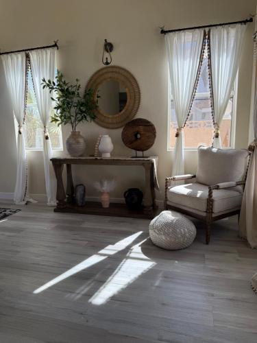 Fragrant Finnish Sauna & Cozy Pool with French 3br