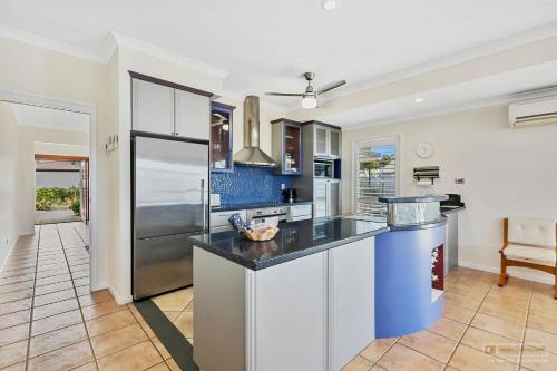 Dapur atau dapur kecil di HALYCON HOUSE