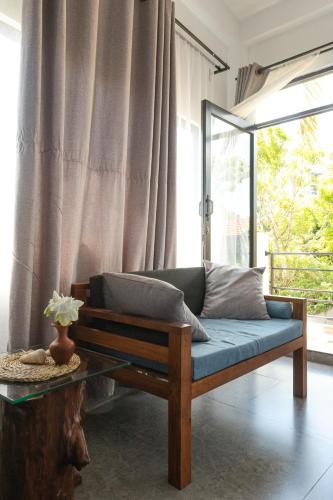 a living room with a couch and a glass table at SriMany in Mirissa