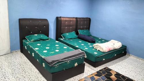Ένα ή περισσότερα κρεβάτια σε δωμάτιο στο Faridd homestay