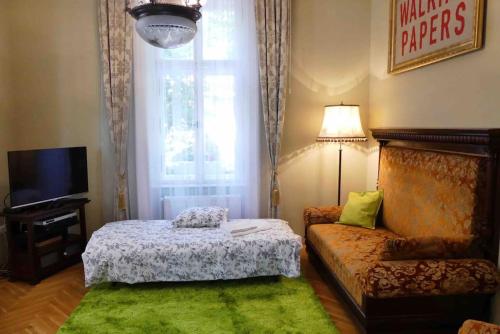 a living room with a bed and a couch at VILLA GIULIETTA BUDAPEST with GARDEN, FREE PARKING in Budapest