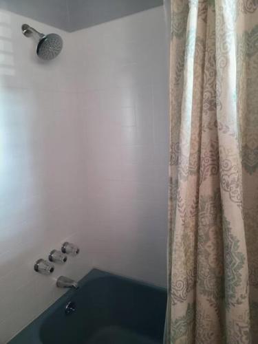 Westside Retreat w Yard, Grill, Hot Tub, Near Sofi Stadium, LAX, and the Beach photo 31