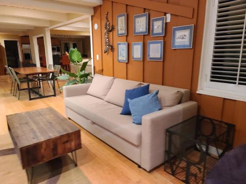 Westside Retreat w Yard, Grill, Hot Tub, Near Sofi Stadium, LAX, and the Beach photo 48