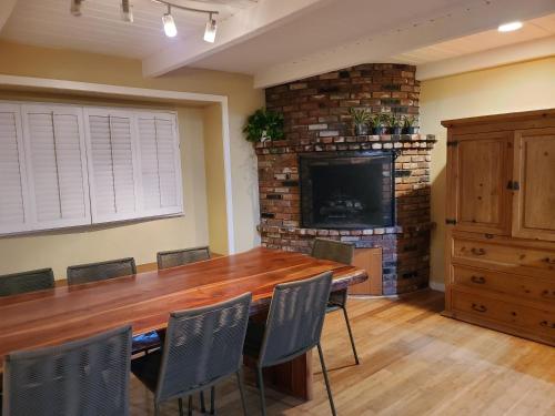 Westside Retreat w Yard, Grill, Hot Tub, Near Sofi Stadium, LAX, and the Beach photo 12