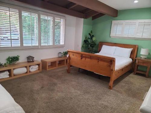 Westside Retreat w Yard, Grill, Hot Tub, Near Sofi Stadium, LAX, and the Beach photo 17