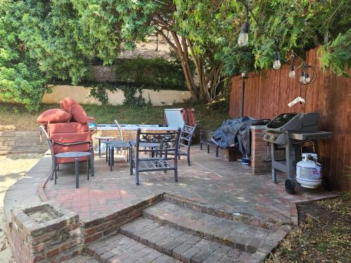 Westside Retreat w Yard, Grill, Hot Tub, Near Sofi Stadium, LAX, and the Beach photo 35