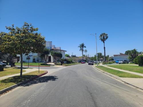 Westside Retreat w Yard, Grill, Hot Tub, Near Sofi Stadium, LAX, and the Beach photo 33