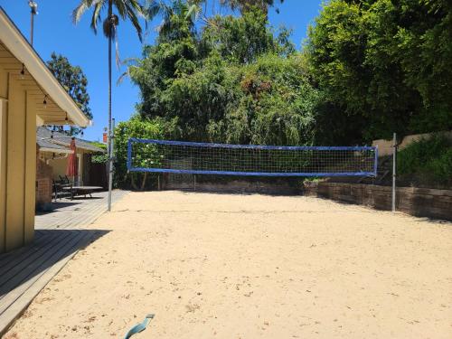 Westside Retreat w Yard, Grill, Hot Tub, Near Sofi Stadium, LAX, and the Beach photo 39