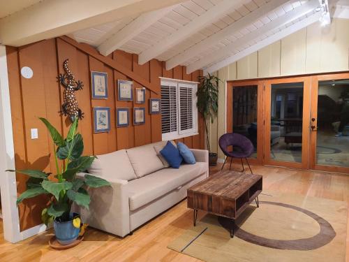 Westside Retreat w Yard, Grill, Hot Tub, Near Sofi Stadium, LAX, and the Beach photo 50