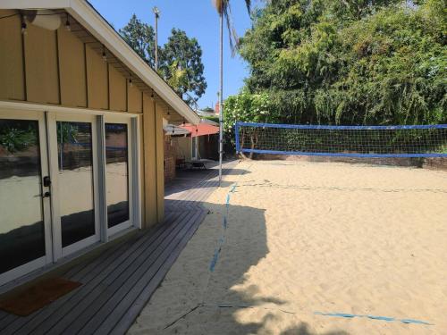 Westside Retreat w Yard, Grill, Hot Tub, Near Sofi Stadium, LAX, and the Beach photo 38