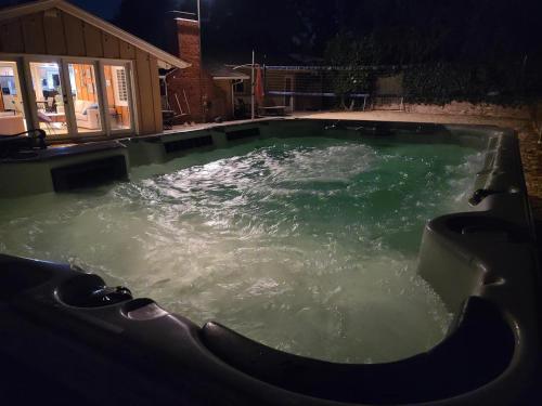 Westside Retreat w Yard, Grill, Hot Tub, Near Sofi Stadium, LAX, and the Beach photo 36