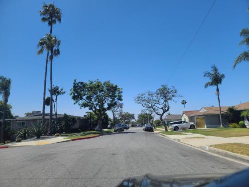Westside Retreat w Yard, Grill, Hot Tub, Near Sofi Stadium, LAX, and the Beach photo 34