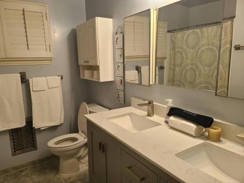 Westside Retreat w Yard, Grill, Hot Tub, Near Sofi Stadium, LAX, and the Beach photo 30