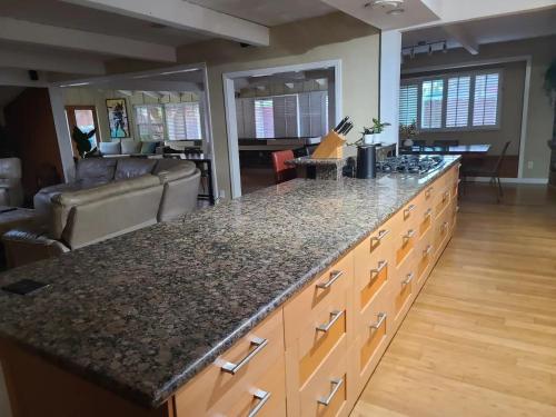 Westside Retreat w Yard, Grill, Hot Tub, Near Sofi Stadium, LAX, and the Beach photo 11