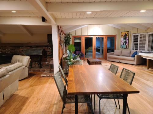 Westside Retreat w Yard, Grill, Hot Tub, Near Sofi Stadium, LAX, and the Beach photo 14