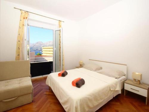 Apartment Dubreta with balcony