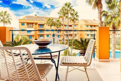 Bright Apartment ideal for long stays