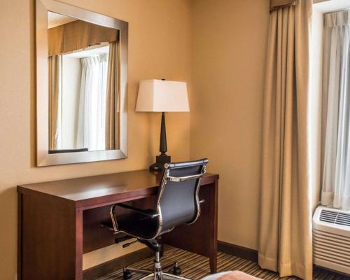 a room with a desk with a chair and a mirror at Comfort Inn Hummelstown near the Park - Hershey in Hershey